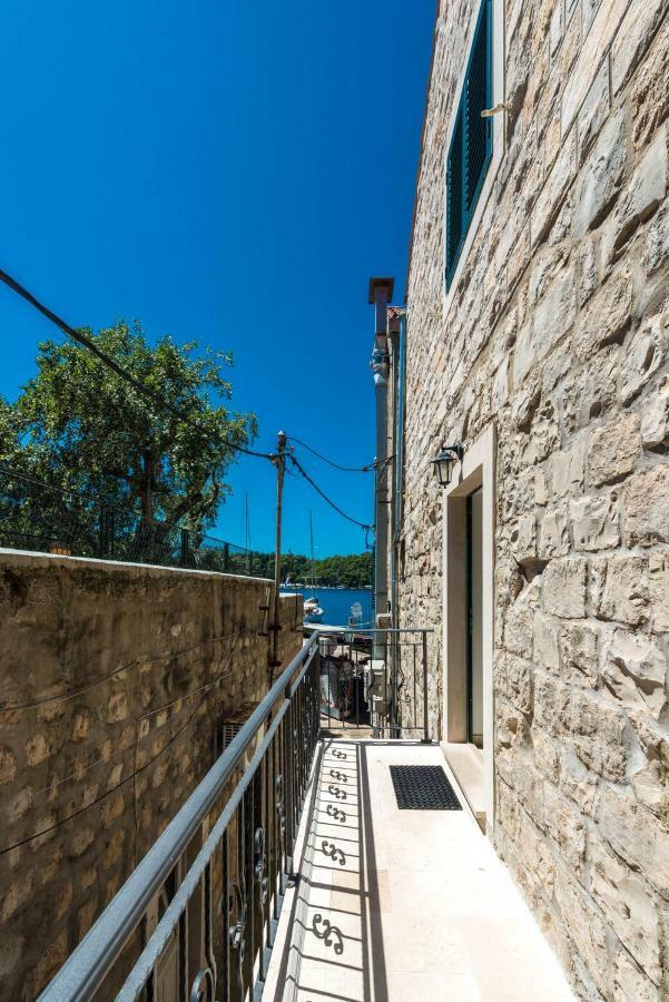 קאבטאט Sun And Stone Apartment מראה חיצוני תמונה